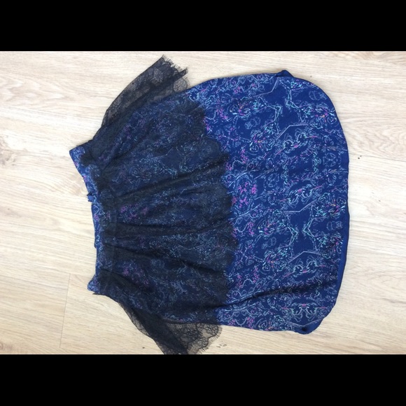 Designer skirt with lace layer - Picture 4 of 8